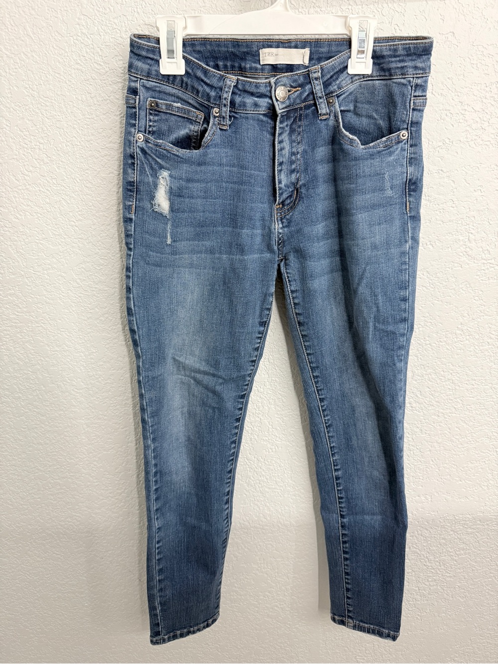 TNR Mid Skinny Women’s Blue Jeans Distressed Size 27